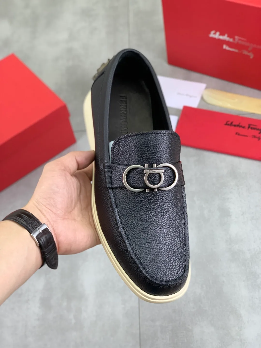 Men's Men's Shoes 💰P580💰[New Style] Water-dyed Niuli 🆘[Salvatore Ferragamo] Ferragamo's latest casual business leather shoes for men! Listed simultaneously! The fabric is made of specially imported original pebbled calfskin, and the lining is made of imported water-dyed cowhide. It is absolutely luxurious and leads the fashion trend. Matching code: 38-44 (45 and 46 can be customized) Black, brown and burgundy colors available